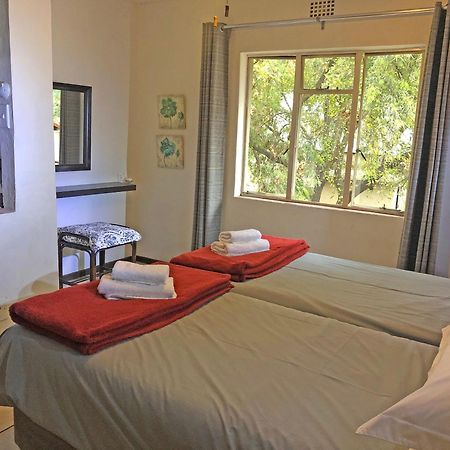 Hills And Dales Accommodation 拉塞利亚 外观 照片