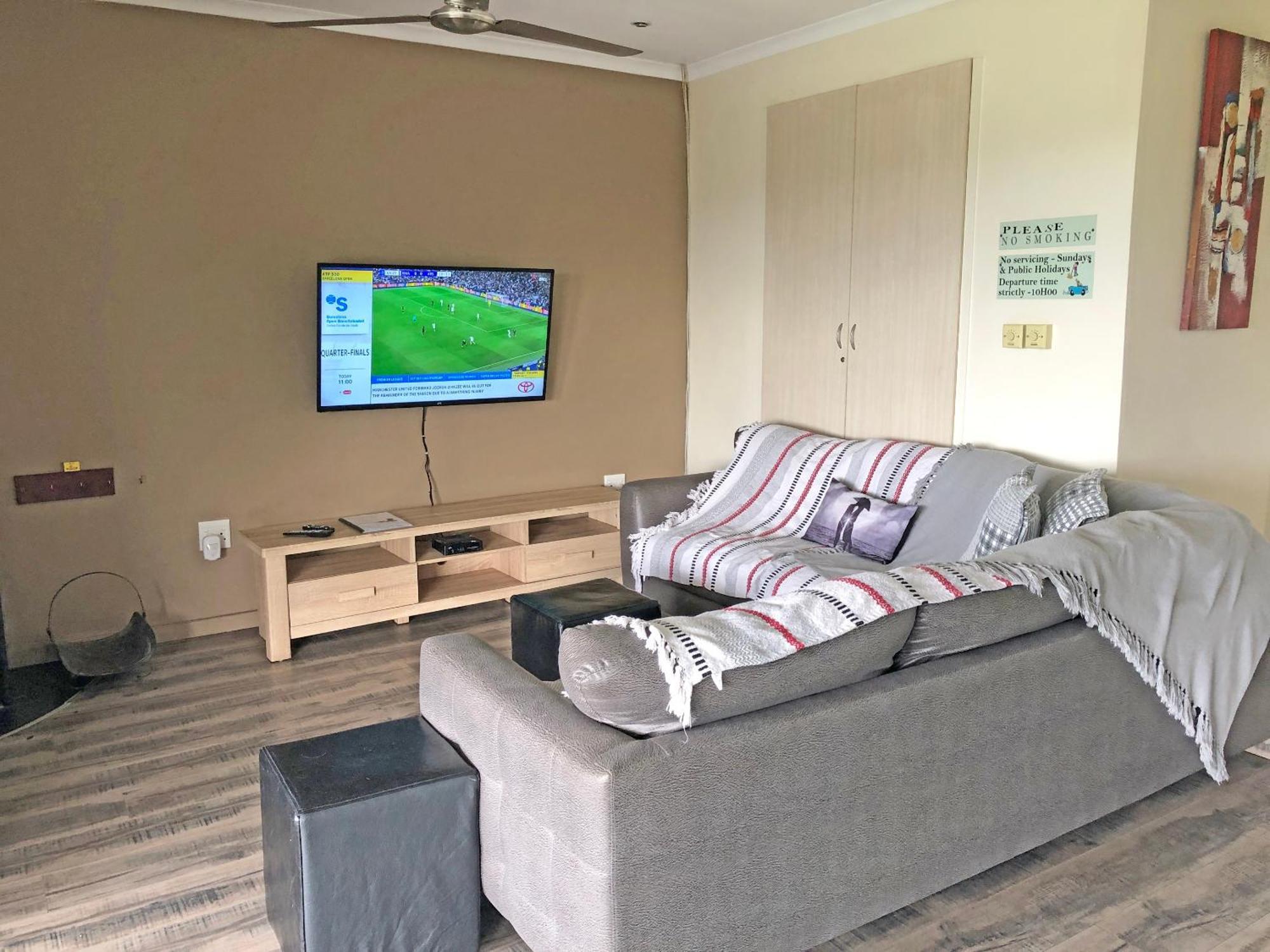 Hills And Dales Accommodation 拉塞利亚 外观 照片